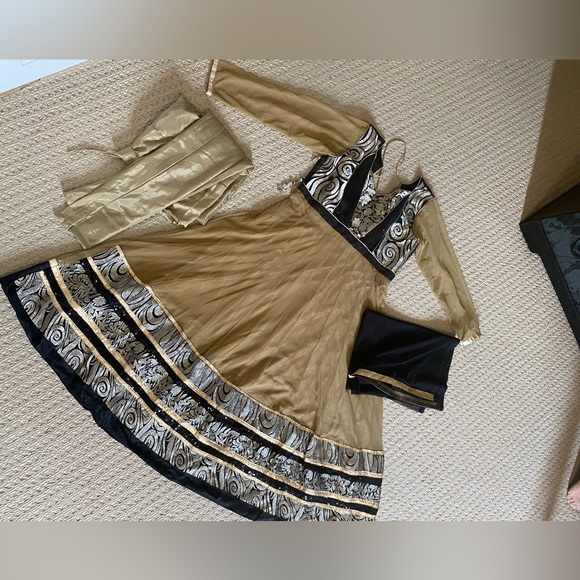 Indian suit - Picture 1 of 3